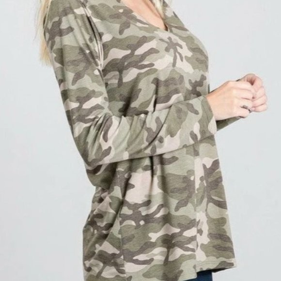 💗HOST PICK💗 Camo Print Mock Neck Long Sleeve Top - Picture 4 of 4